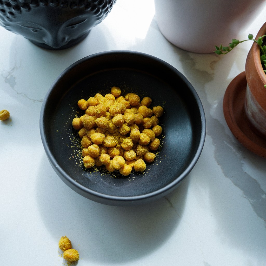 cheesy roasted chickpeas (vegan)